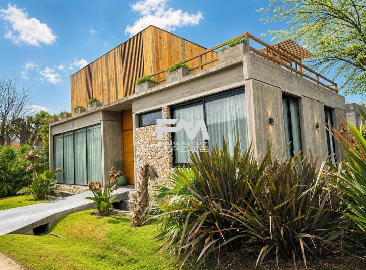 Casa · 240m² · 4 Ambientes