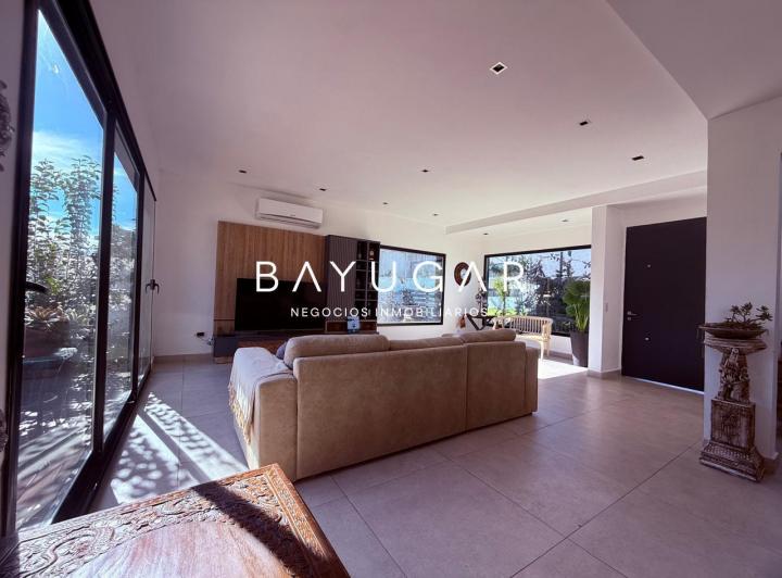 Casa · 269m² · 5 Ambientes · 2 Cocheras