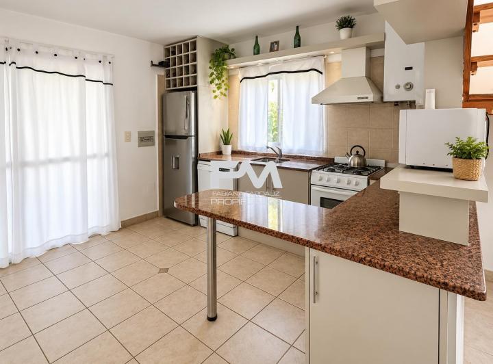 Casa · 160m² · 4 Ambientes · 4 Cocheras