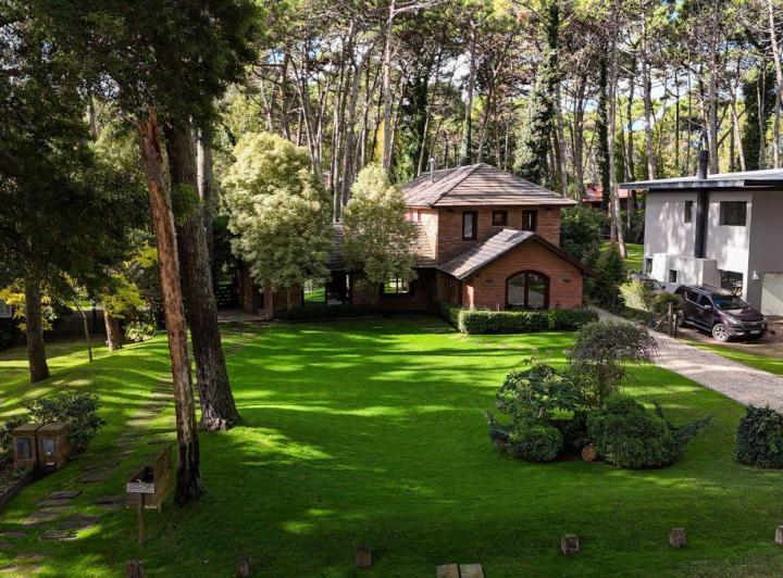 Casa · 350m² · 6 Ambientes