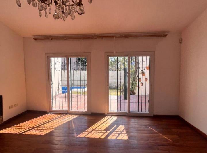 Casa · 150m² · 7 Ambientes · 3 Cocheras