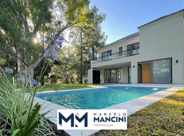 Casa · 258m² · 6 Ambientes · 6 Cocheras