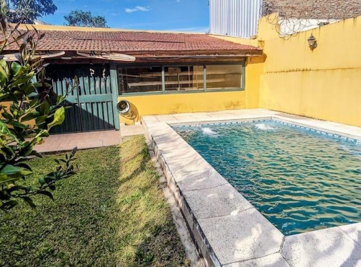 Casa · 106m² · 5 Ambientes · 4 Cocheras