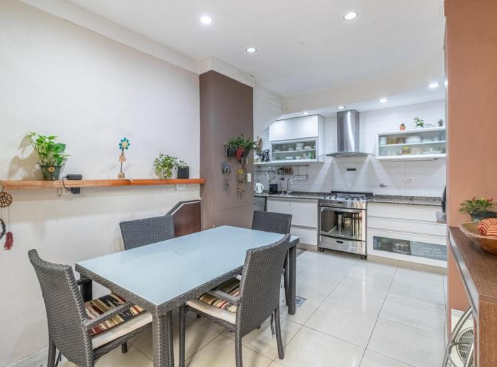 Casa · 310m² · 5 Ambientes · 1 Cochera