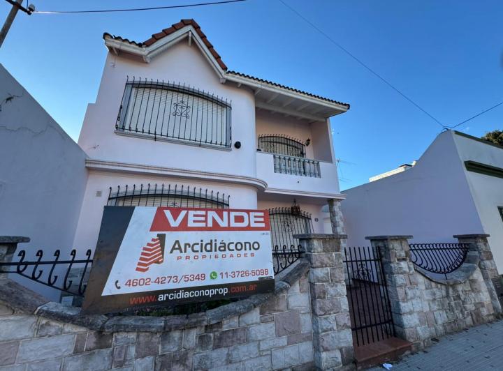 Casa · 220m² · 4 Dormitorios
