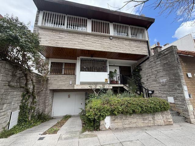 Casa · 320m² · 5 Ambientes · 1 Cochera