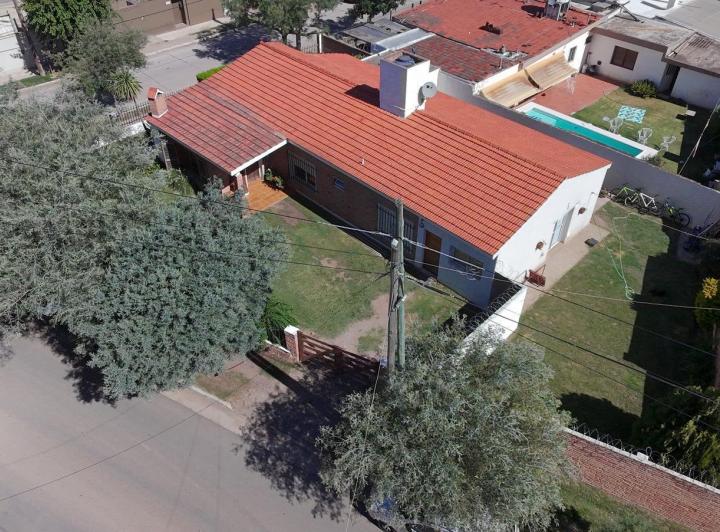 Casa · 202m² · 7 Ambientes · 2 Cocheras