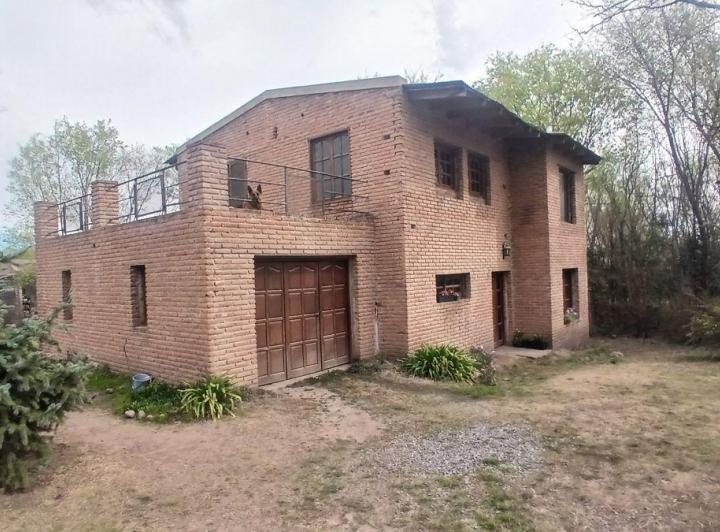 Casa · 180m² · 4 Ambientes · 1 Cochera