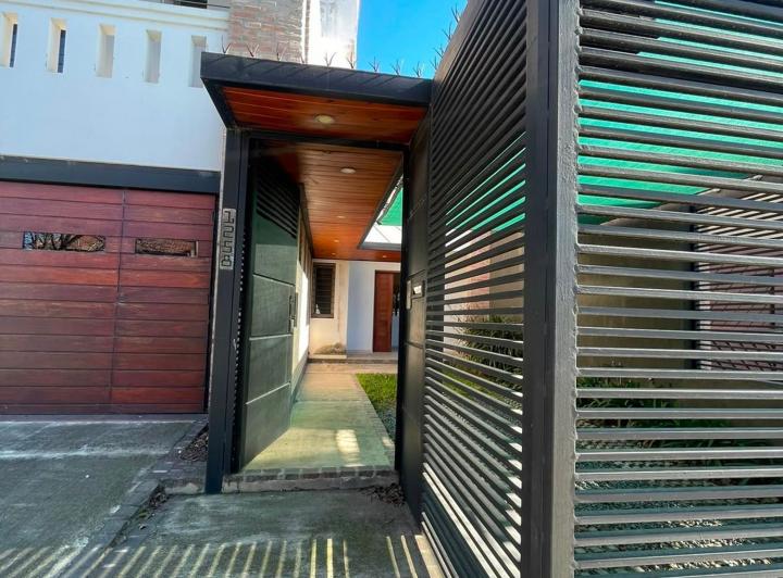 Casa · 236m² · 8 Ambientes · 3 Cocheras