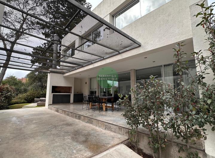 Casa · 170m² · 5 Ambientes · 2 Cocheras
