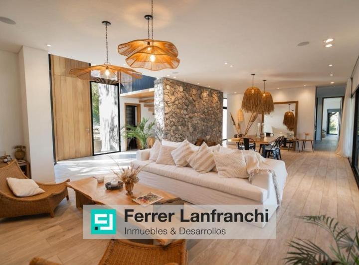 Casa · 483m² · 12 Ambientes · 3 Cocheras