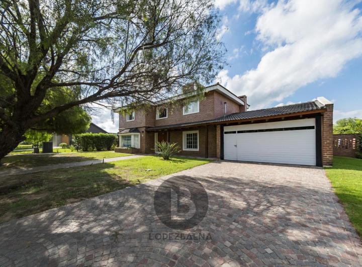 Casa · 320m² · 7 Ambientes · 2 Cocheras