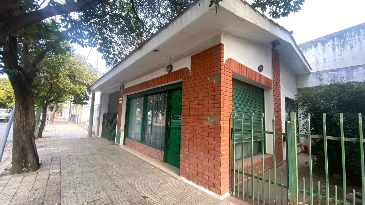 Casa 4 Amb + Local + Galpón a Metros de Av. Alem | Gran Potencial Talleres Oeste
