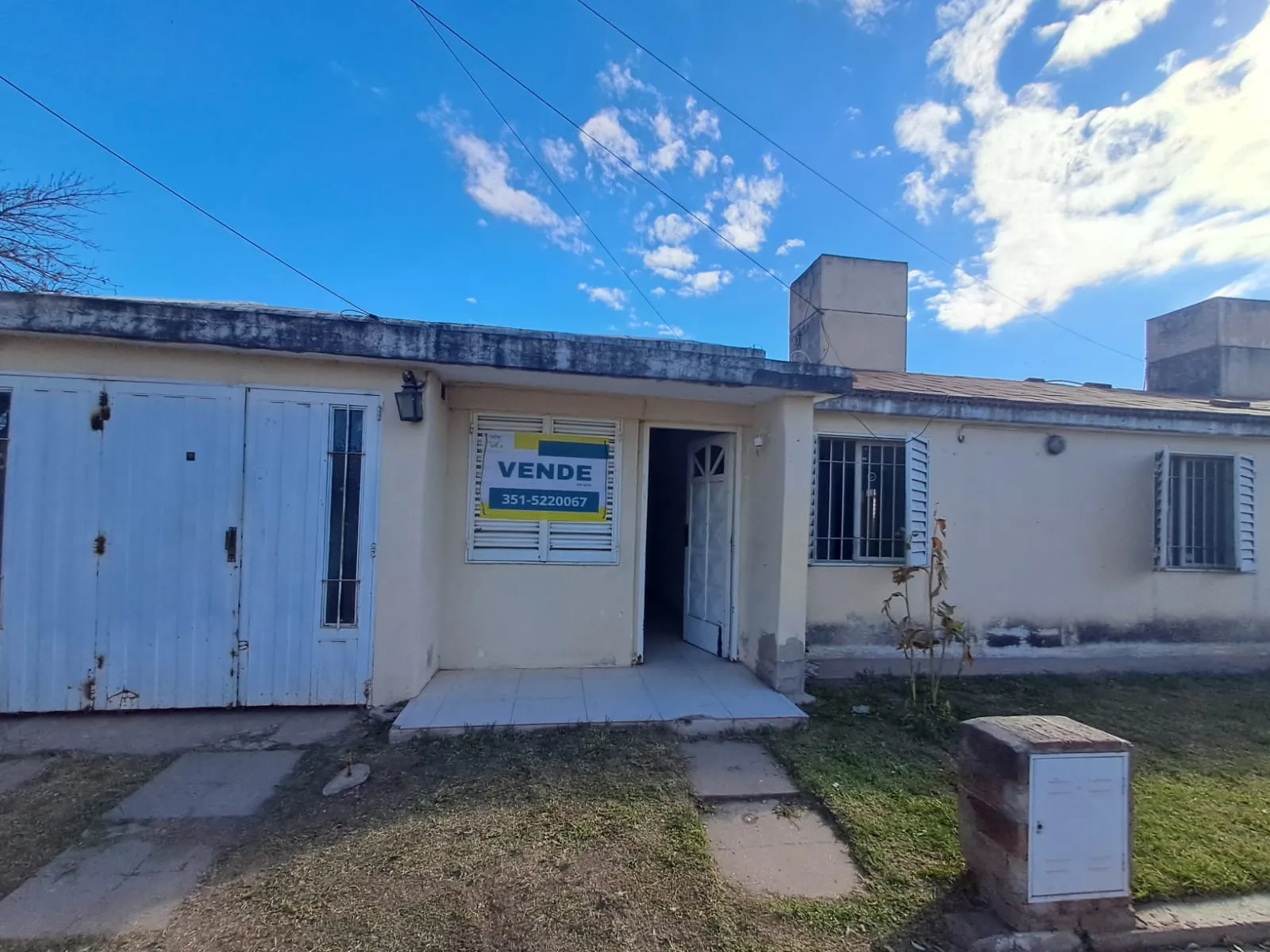 OPORTUNIDAD – CASA 3 DORM. CON ESCRITURA, PATIO Y QUINCHO – ZONA ARGÜELLO