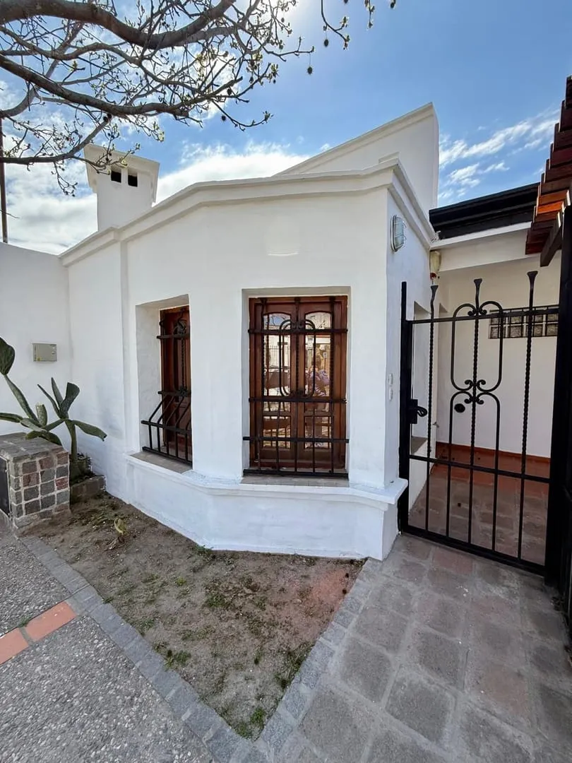 Alquiler de Dúplex de 1 dormitorio, con patio - B° Quebrada de las Rosas