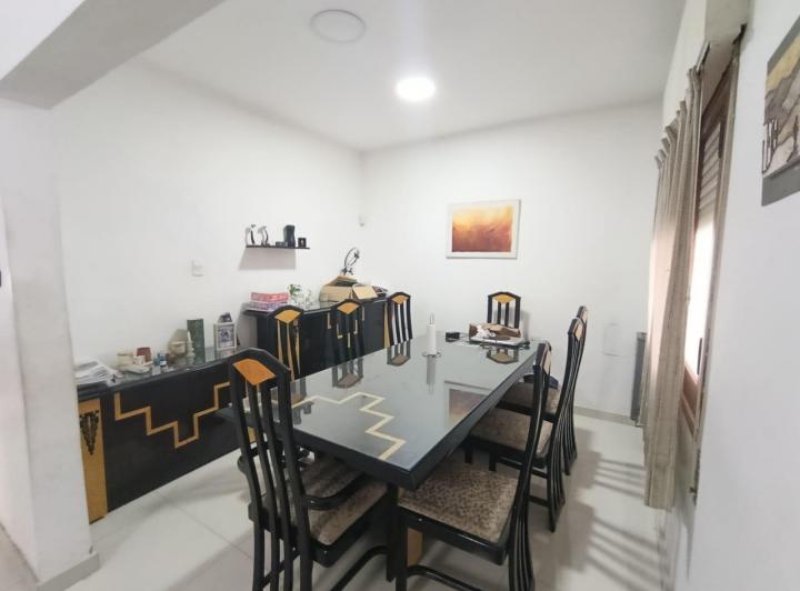 Casa · 128m² · 8 Ambientes · 1 Cochera