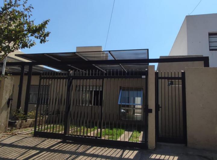 Casa · 100m² · 4 Ambientes · 2 Cocheras