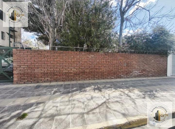 Terreno · 437m²