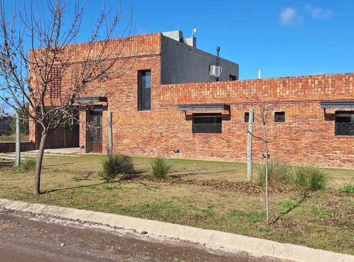 Casa · 280m² · 5 Ambientes · 2 Cocheras