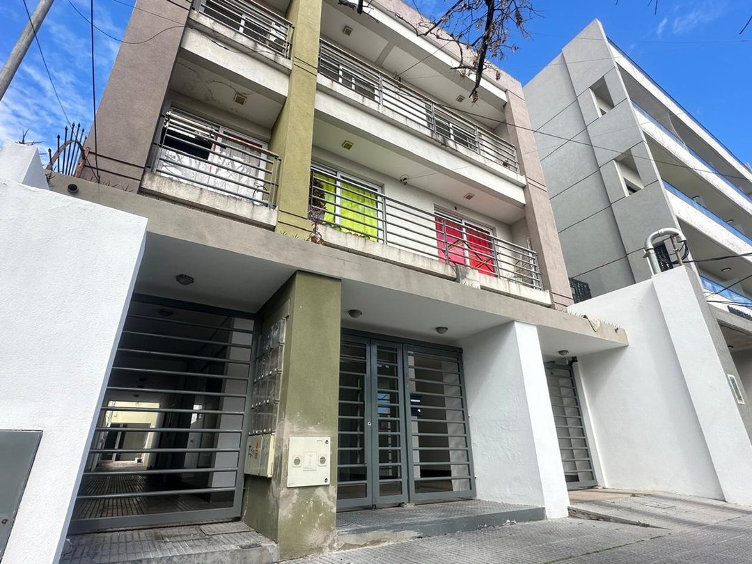 VENTA DEPARTAMENTO 2 ANBIENTES C/COCHERA Y BALCON