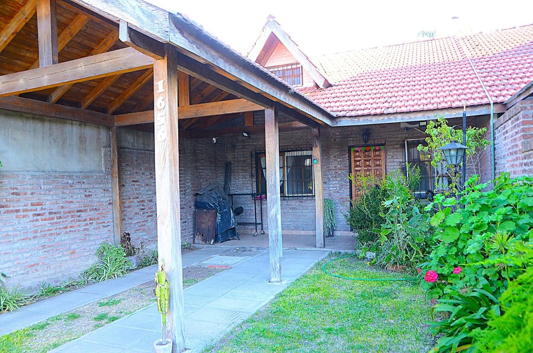 CASA PH PARQUE PILETA PLAYROOM ITUZAINGO NORTE