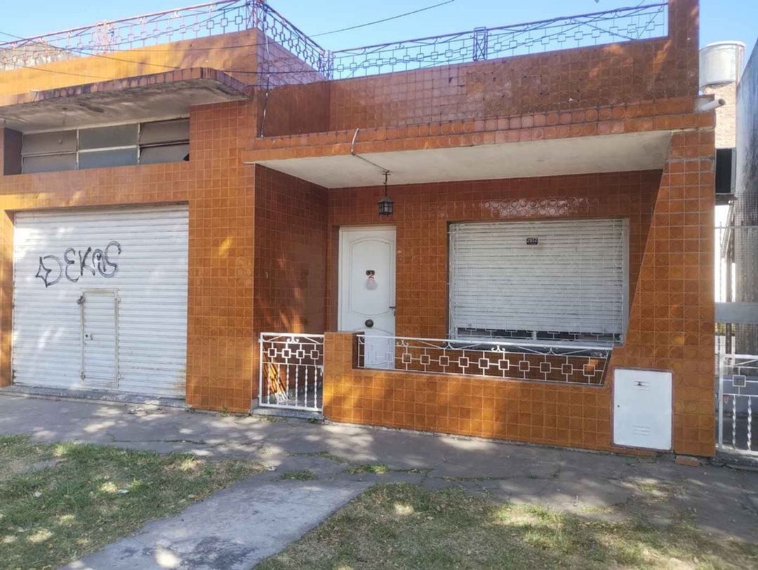 CASA 3AMB LOCAL TALLER MORON SUR