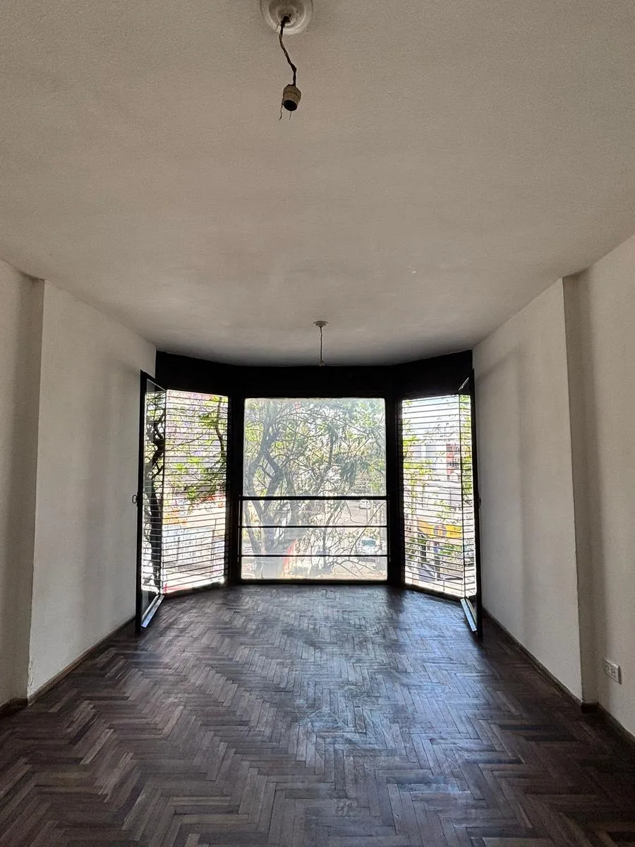 Se alquila monoambiente en calle pueyrredon