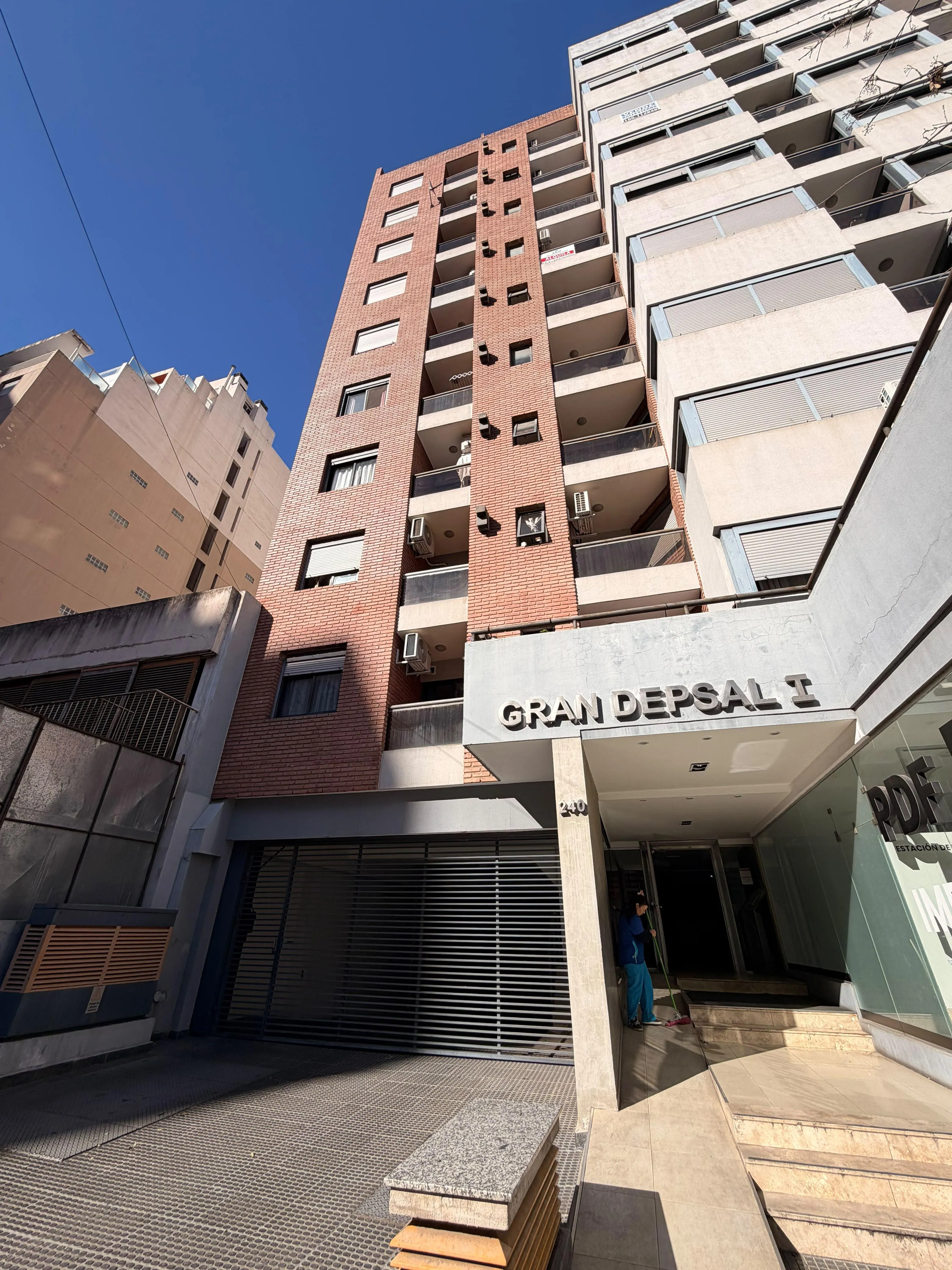 1 Dormitorio amplio con Balcón - Crisol 240 - Nueva Córdoba