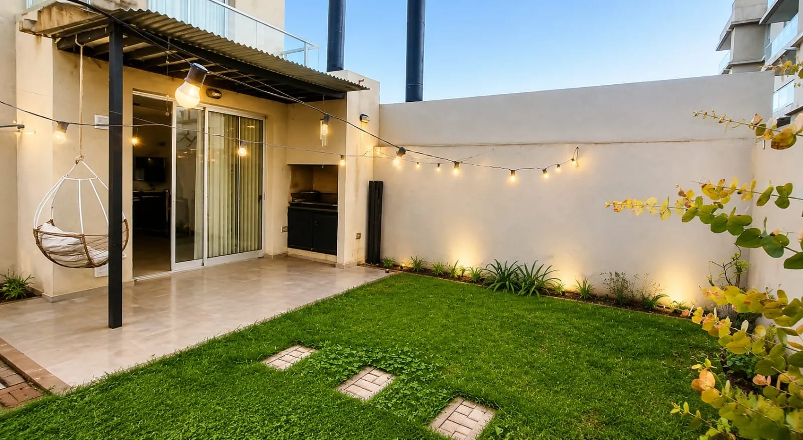 VOS RED INMOBILIARIA VENDE Dúplex de Categoría en Housing Boulevard – DOCTA