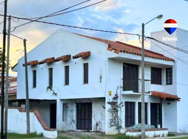 Casa · 220m² · 6 Ambientes · 2 Cocheras