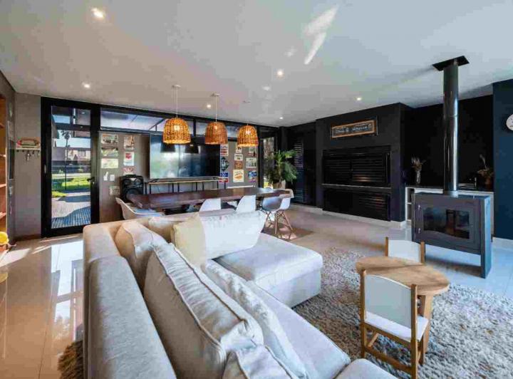 Casa · 200m² · 5 Ambientes · 2 Cocheras