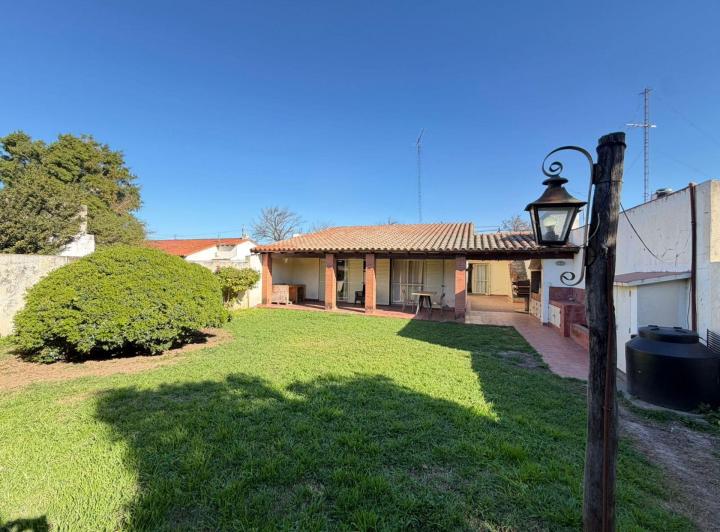 Casa · 174m² · 6 Ambientes · 1 Cochera