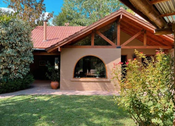 Casa · 210m² · 8 Ambientes · 2 Cocheras