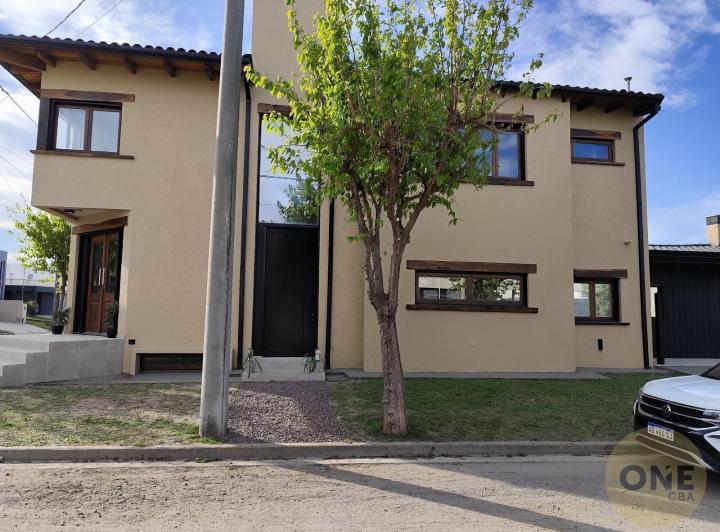 Casa · 300m² · 7 Ambientes · 2 Cocheras