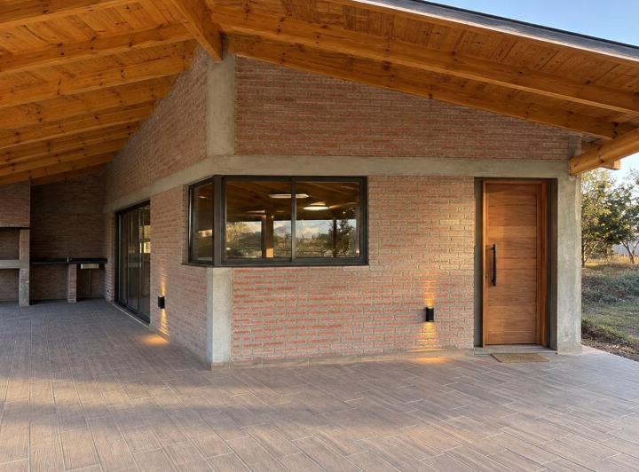 Casa · 100m² · 5 Ambientes · 1 Cochera