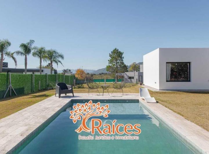Casa · 310m² · 3 Dormitorios · 3 Cocheras