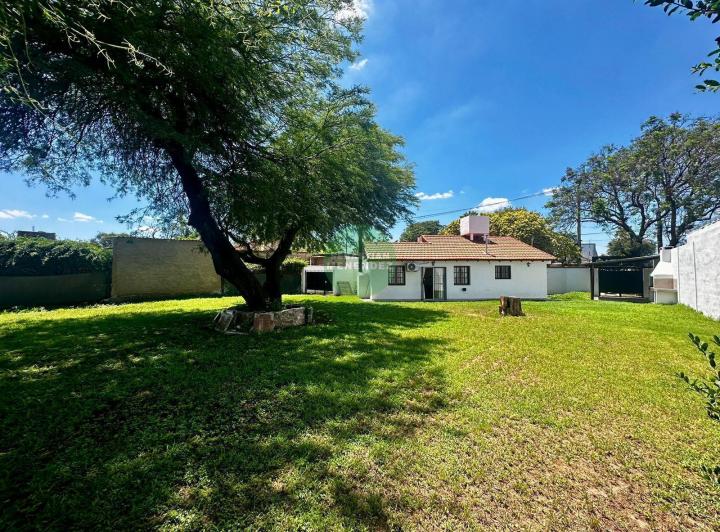 Casa · 90m² · 7 Ambientes · 1 Cochera