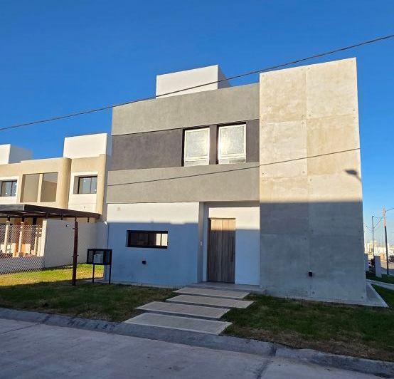 Casa · 113m² · 4 Ambientes · 2 Cocheras