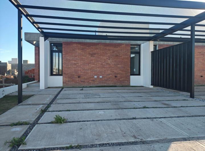 Casa · 72m² · 4 Ambientes · 1 Cochera