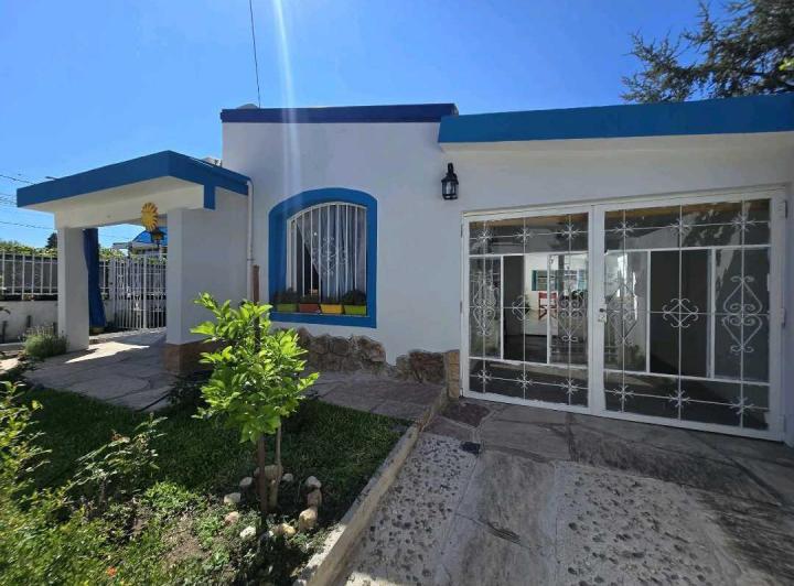 Casa · 130m² · 3 Dormitorios · 2 Cocheras