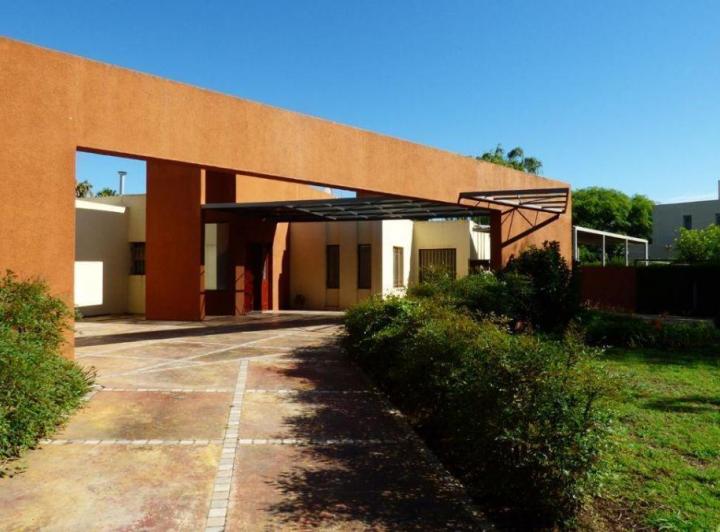 Casa · 390m² · 7 Ambientes · 2 Cocheras