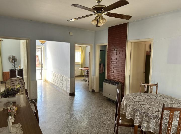 Casa · 213m² · 5 Ambientes · 2 Cocheras