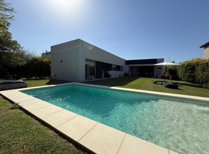 Casa · 220ha · 6 Ambientes