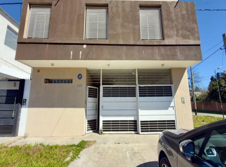 Casa · 100m² · 4 Ambientes · 2 Cocheras
