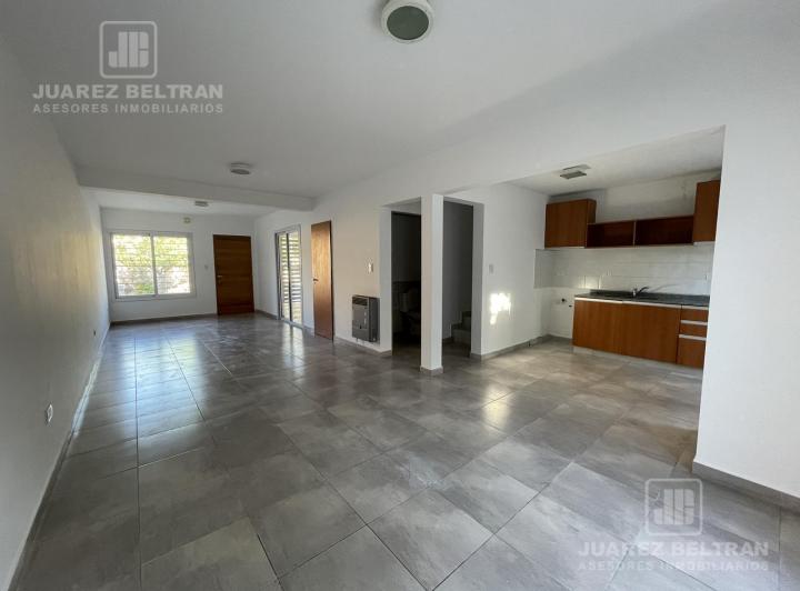 Casa · 140m² · 8 Ambientes · 1 Cochera