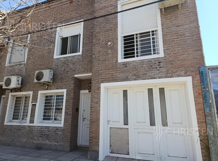Casa · 4 Ambientes · 1 Cochera