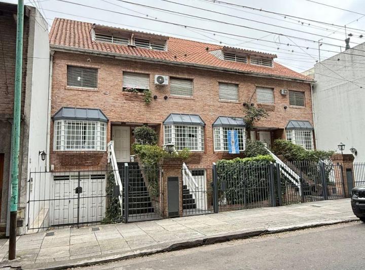 Casa · 221m² · 5 Ambientes · 2 Cocheras