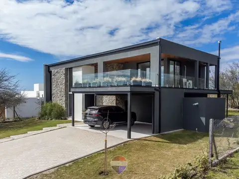 Casa en Venta en Countries y Barrios Cerrados en Mendiolaza, Colón