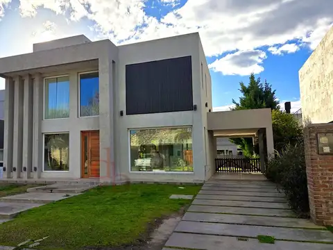 Casa en Alquiler en Adrogue, Partido de Almirante Brown