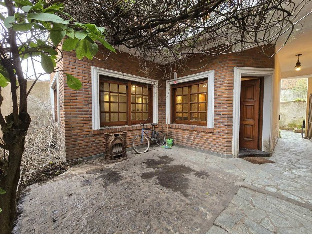 CASA 4 AMBIENTES VENTA BERNAL TERRAZA APTO CRÉDITO